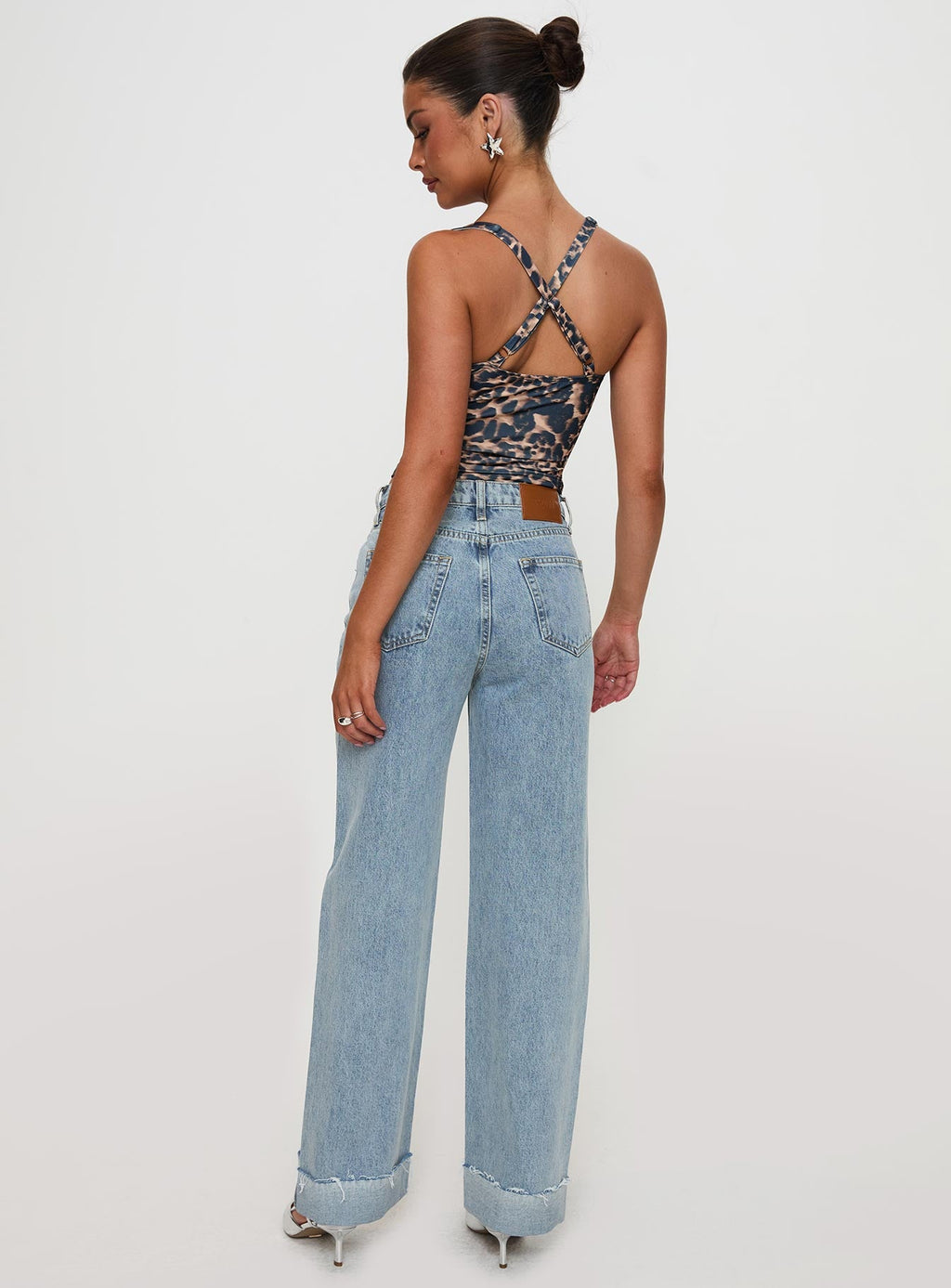 Ollie Mid Rise Straight Leg Jean Light Wash Denim
