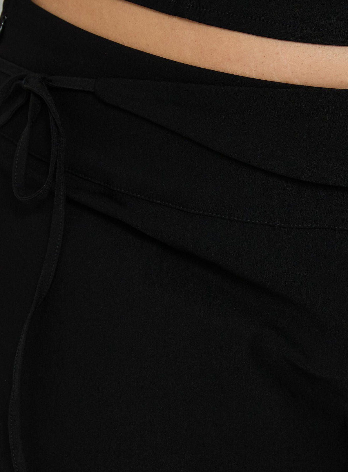 Senzo Wrap Shorts Black Curve